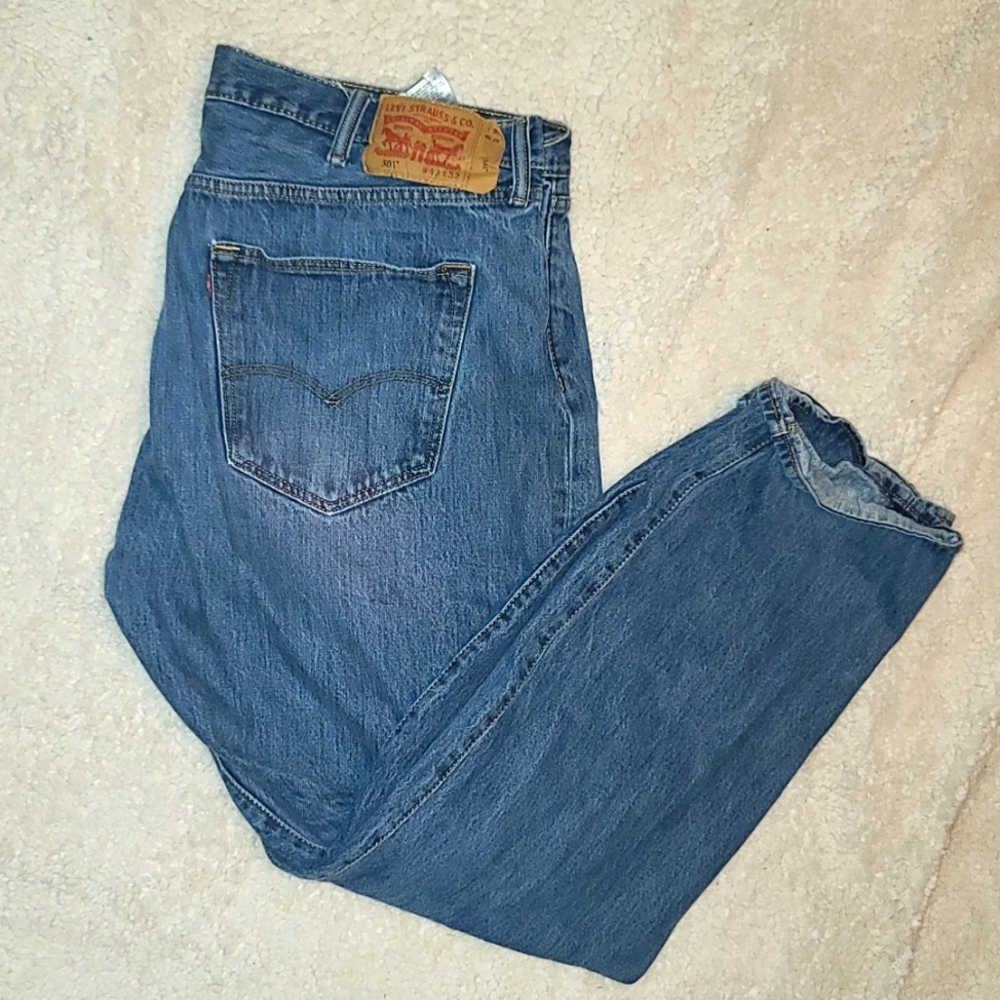 Men's Levi's button fly 42w 32l